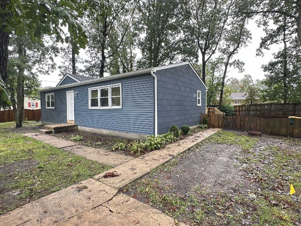 408 Apple Rd - Photo 2 of 20