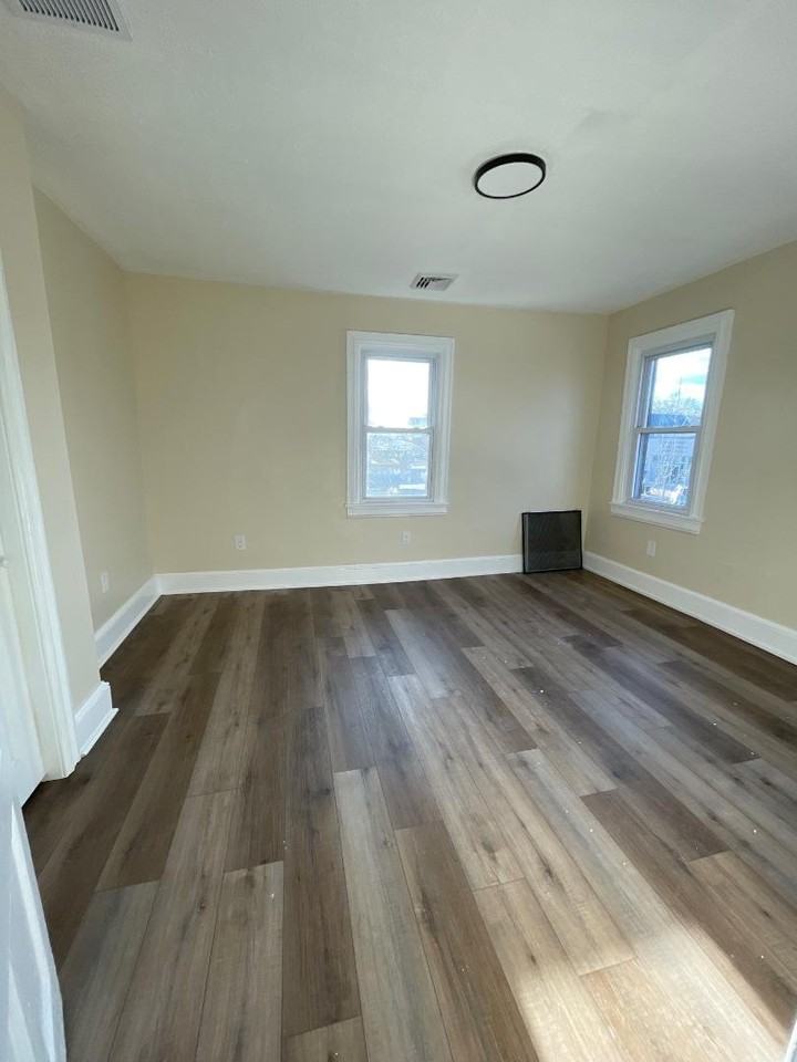 250 Philadelphia Ave - Photo 3 of 7