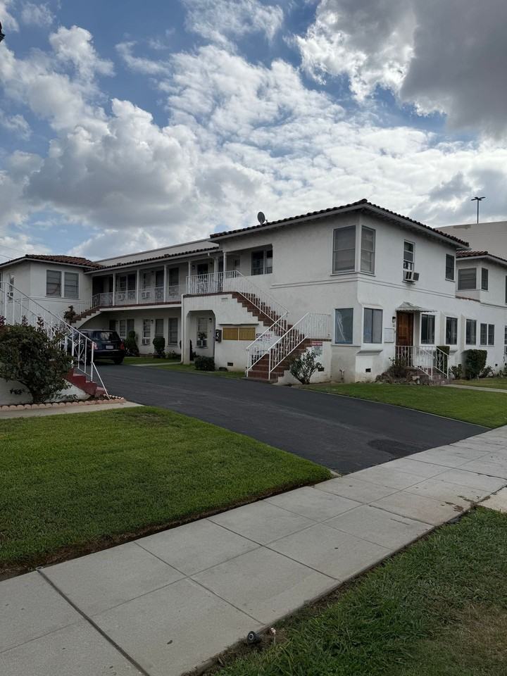 Evans Apartments – Modern Comfort in the Heart of Alhambra - Photo 2 of 19