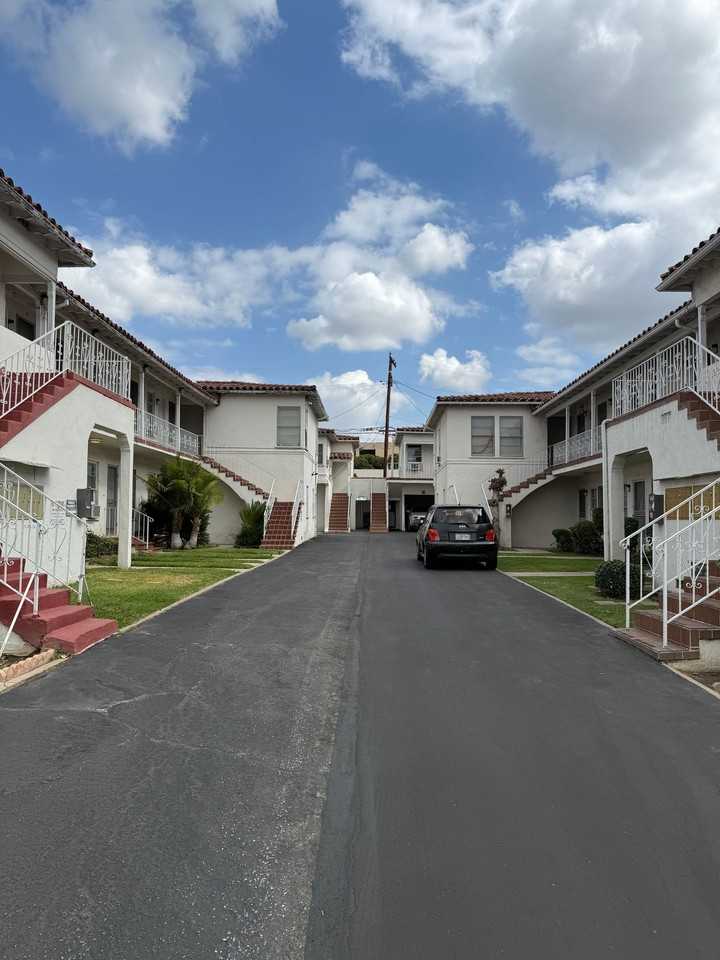 Evans Apartments – Modern Comfort in the Heart of Alhambra - Photo 3 of 19