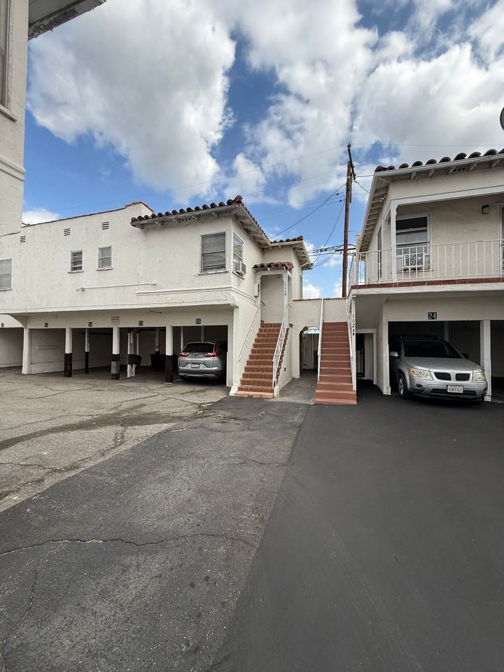 Evans Apartments – Modern Comfort in the Heart of Alhambra - Photo 4 of 19