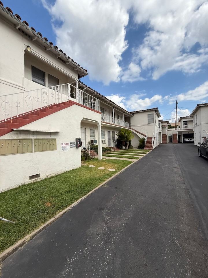 Evans Apartments – Modern Comfort in the Heart of Alhambra - Photo 6 of 19