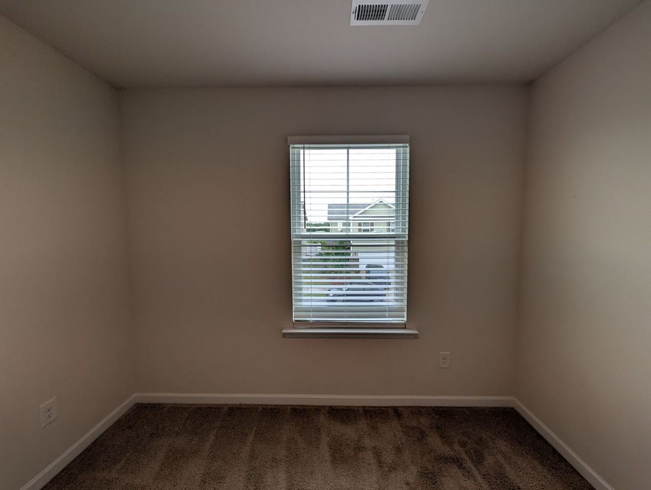 3030 Eastcott Ave - Photo 3 of 32