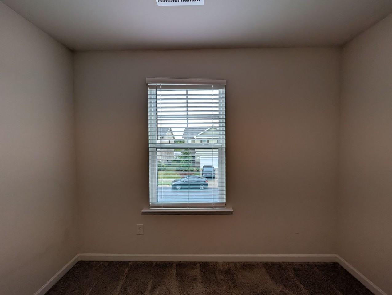 3030 Eastcott Ave - Photo 4 of 32