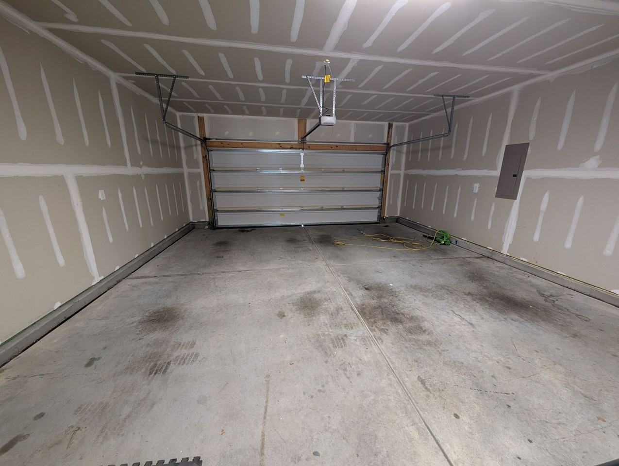 3030 Eastcott Ave - Photo 5 of 32