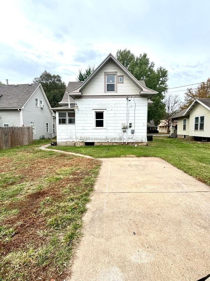 614 Bluemont Ave - Photo 3 of 18