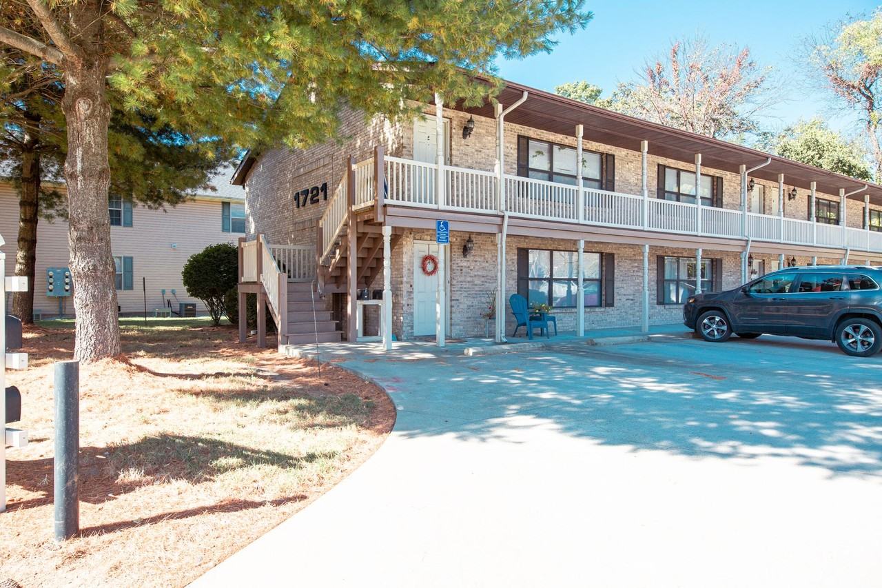 Shadow Ridge Apartments - Photo 4 of 7