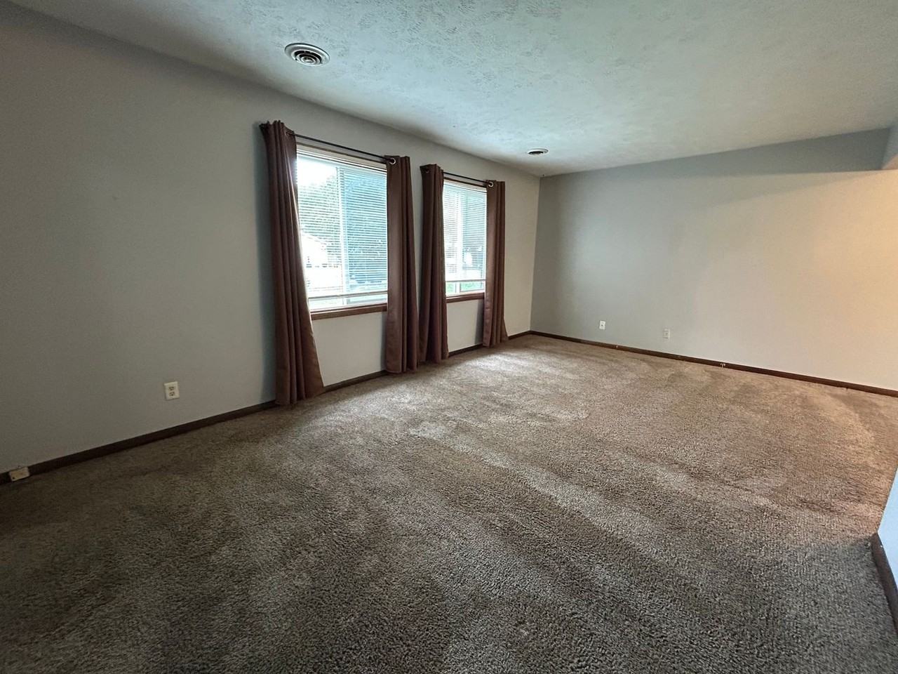 2423 Buttonwood Dr - Photo 3 of 18