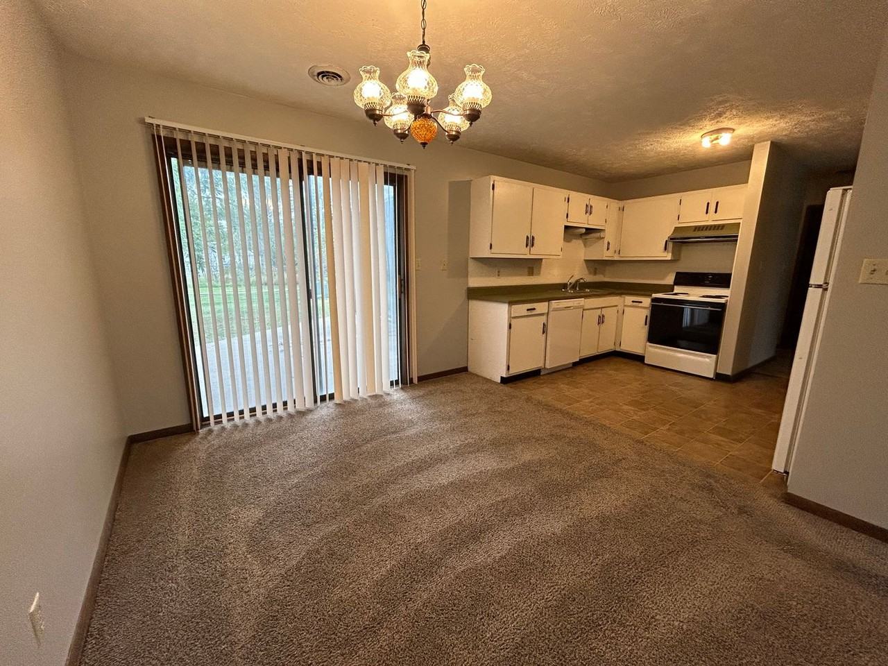 2423 Buttonwood Dr - Photo 5 of 18