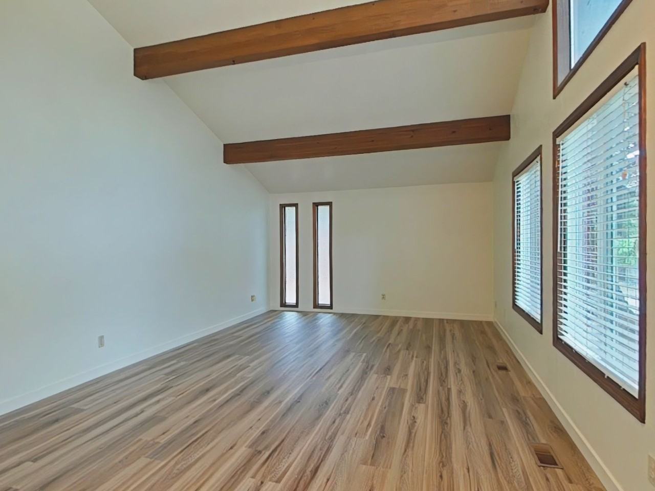 4572 Nw Elmwood Dr - Photo 2 of 14