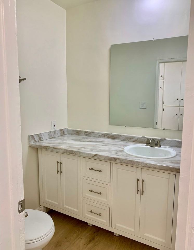 21707 Roscoe Boulevard - Photo 6 of 10