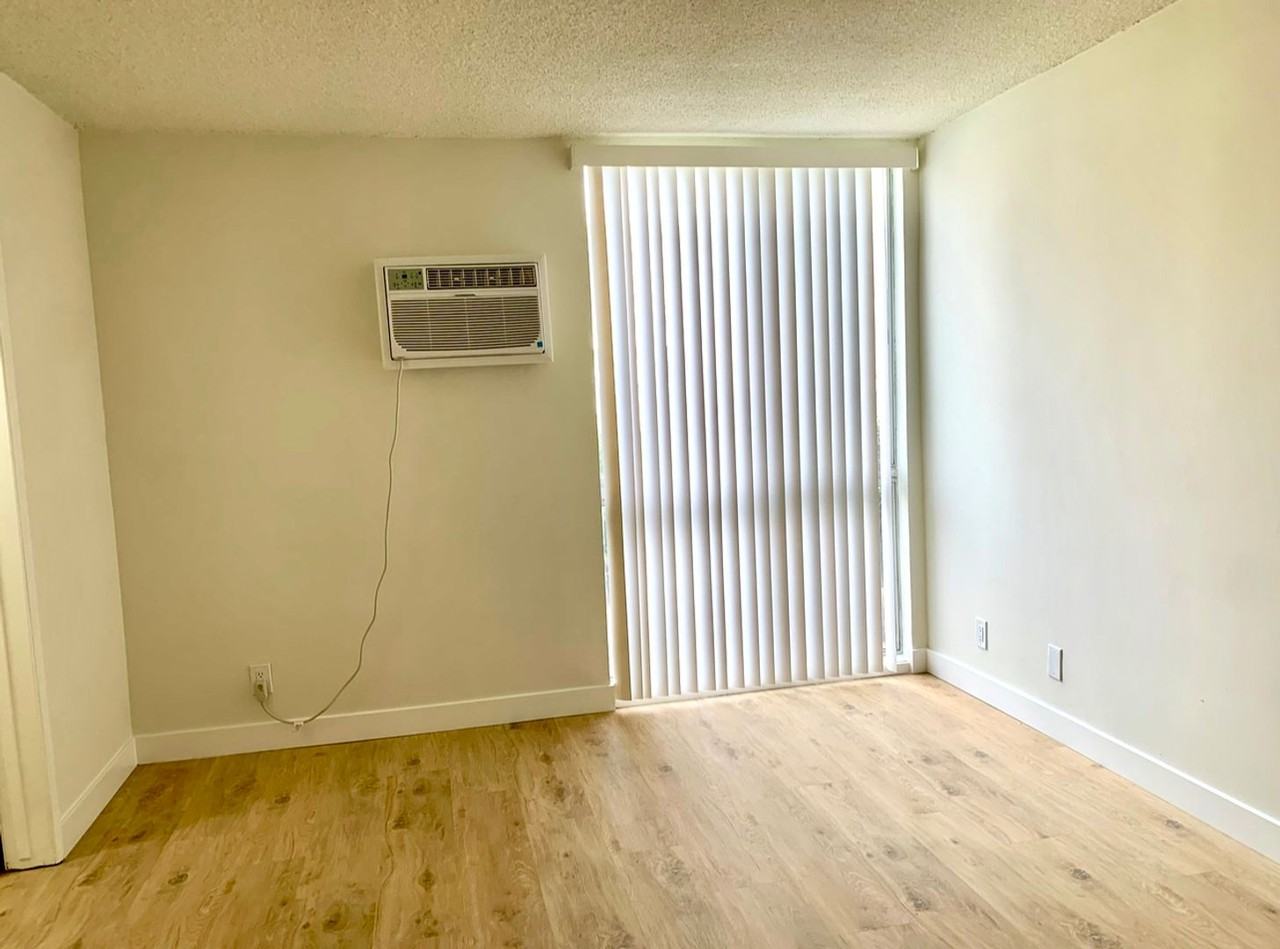 21707 Roscoe Boulevard - Photo 7 of 10