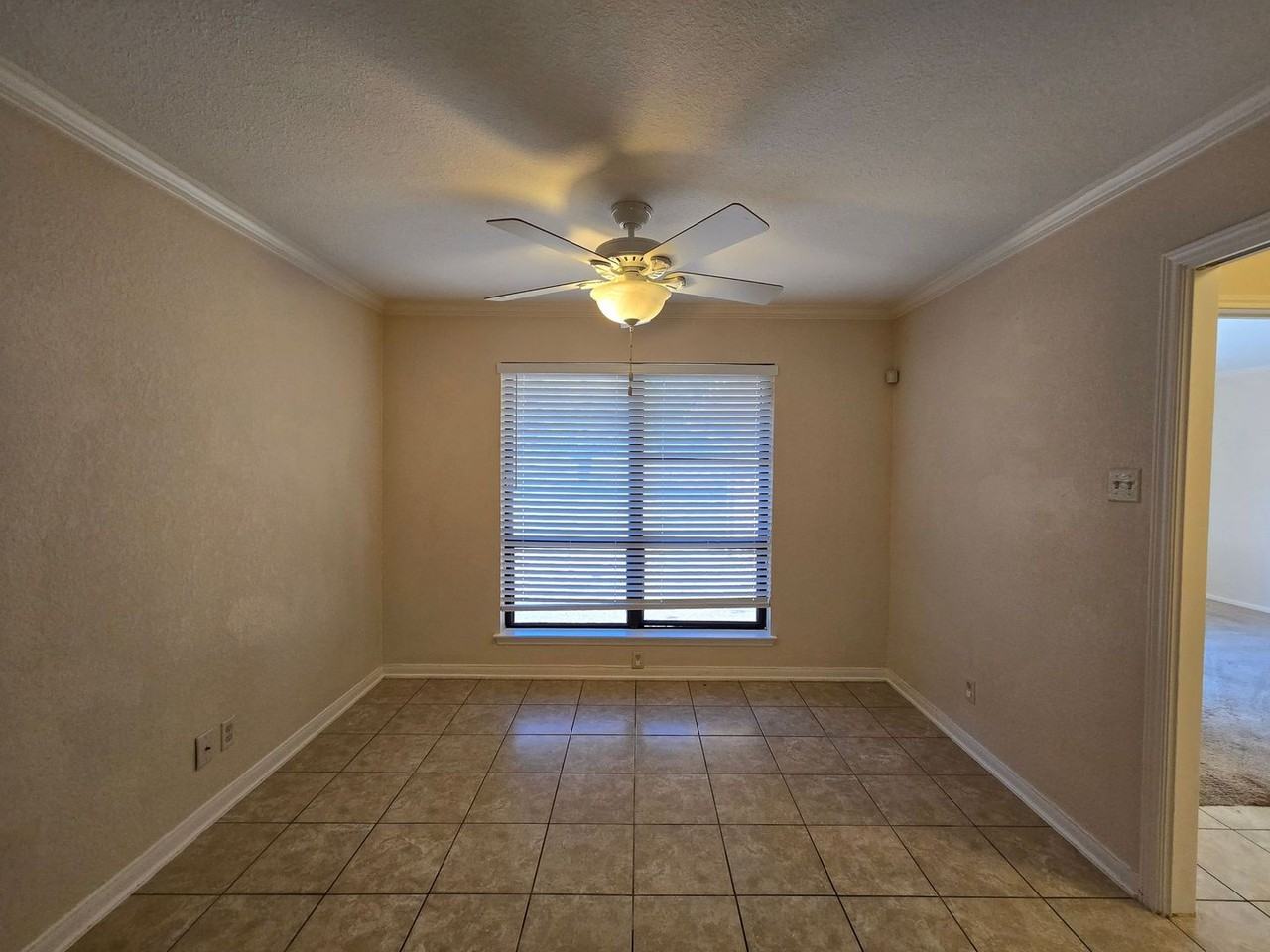 2116 Chinaberry Cir - Photo 7 of 28