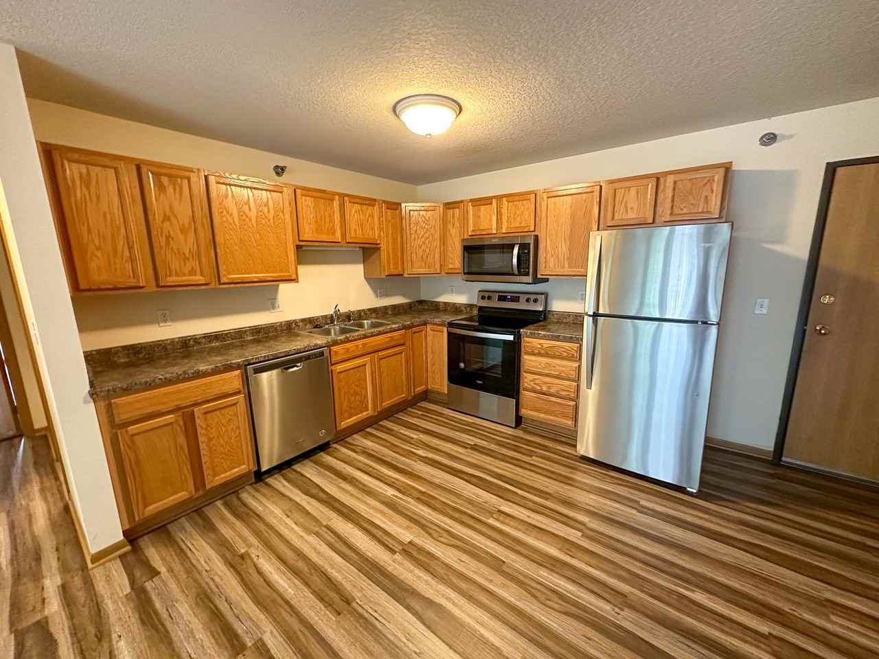 121 Beach Avenue - Photo 5 of 50