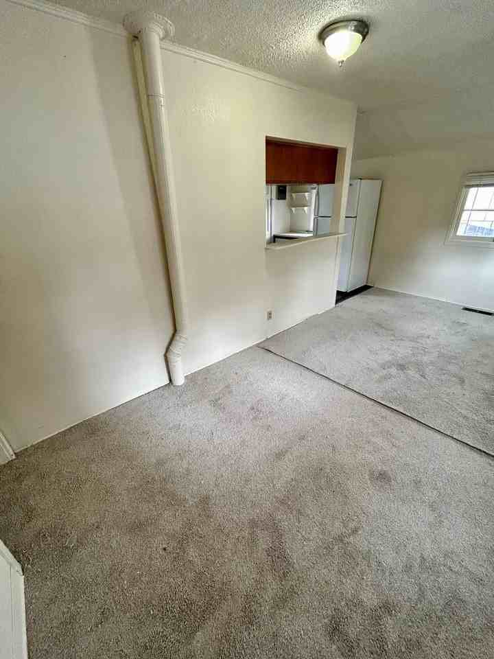 539 E 5th St - Photo 3 of 12