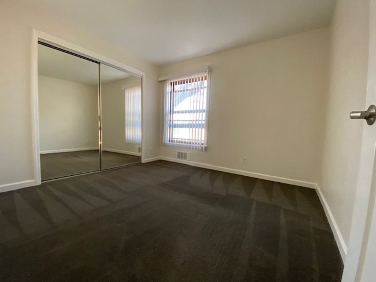 Welcome Home to 412 Dela Vina Avenue, Monterey! - Photo 5 of 17