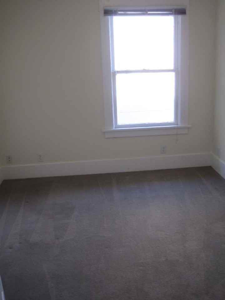 4736 18th Ave Ne #C - Photo 2 of 12