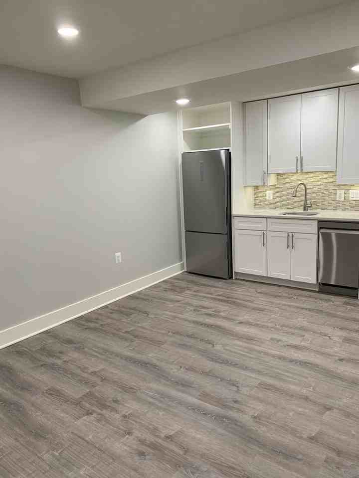 1924 17th St NW - Photo 4 of 48