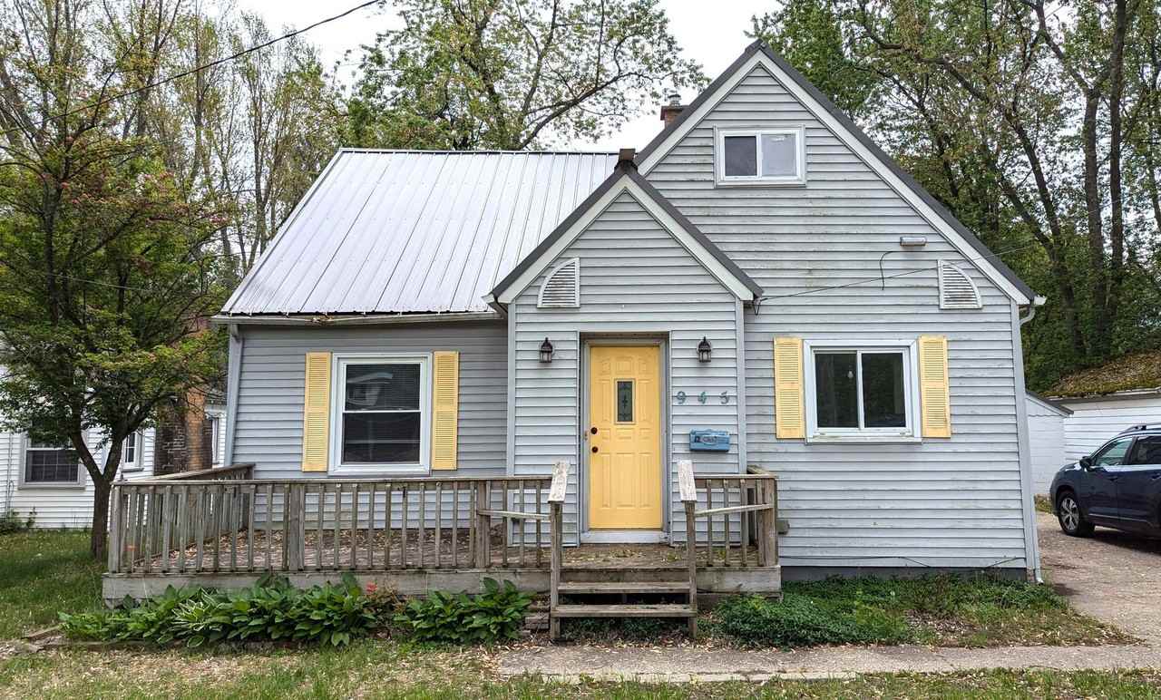 945 West Summit Avenue