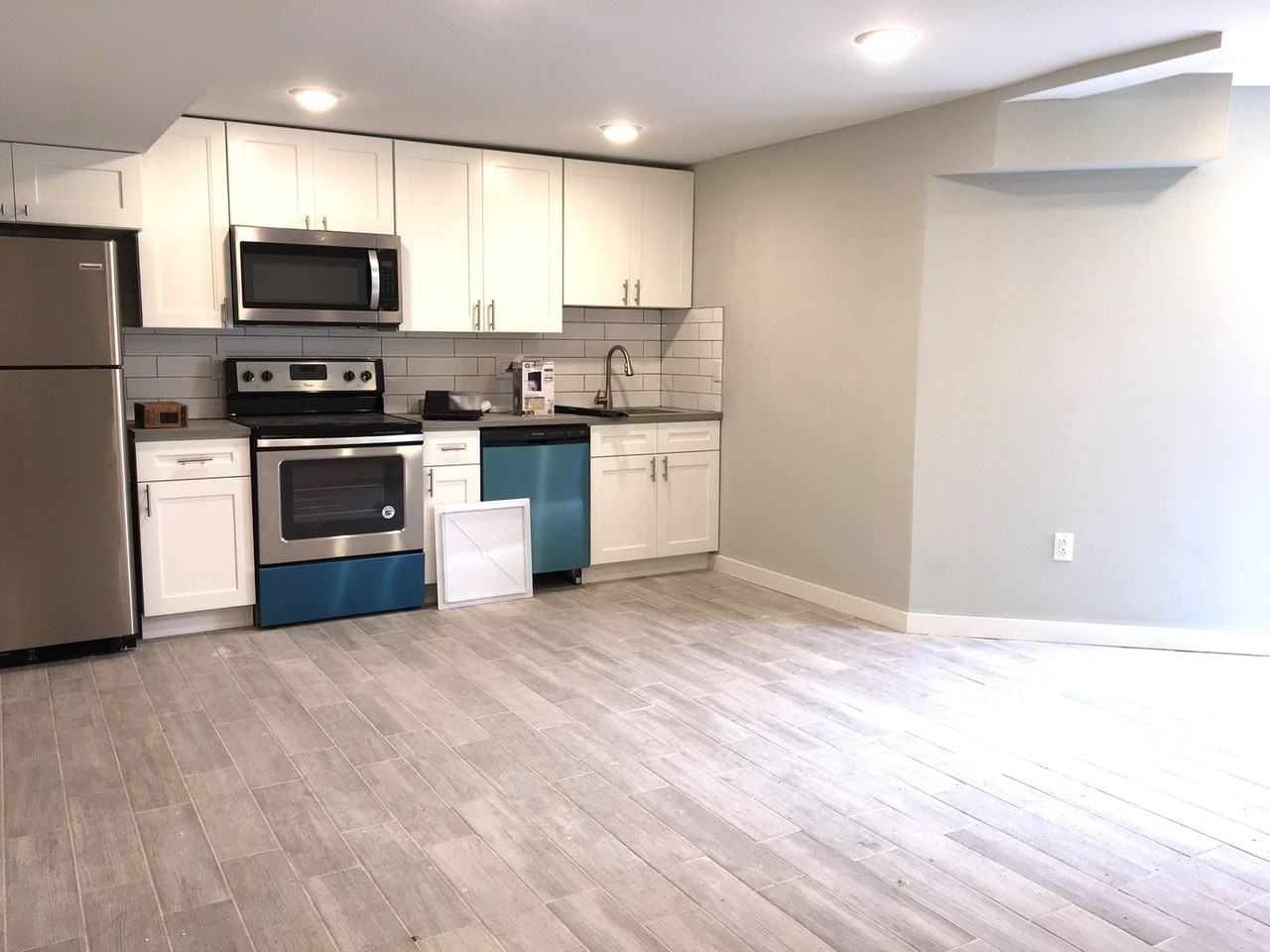 5301 Catharine Street - Photo 2 of 18