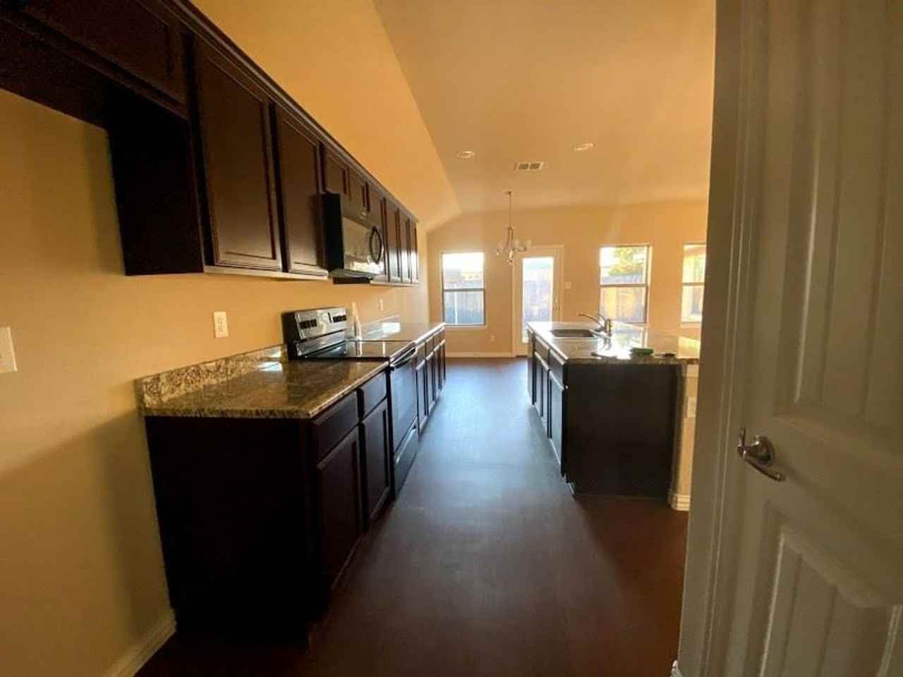 2853 Mesquite Rd - Photo 2 of 18