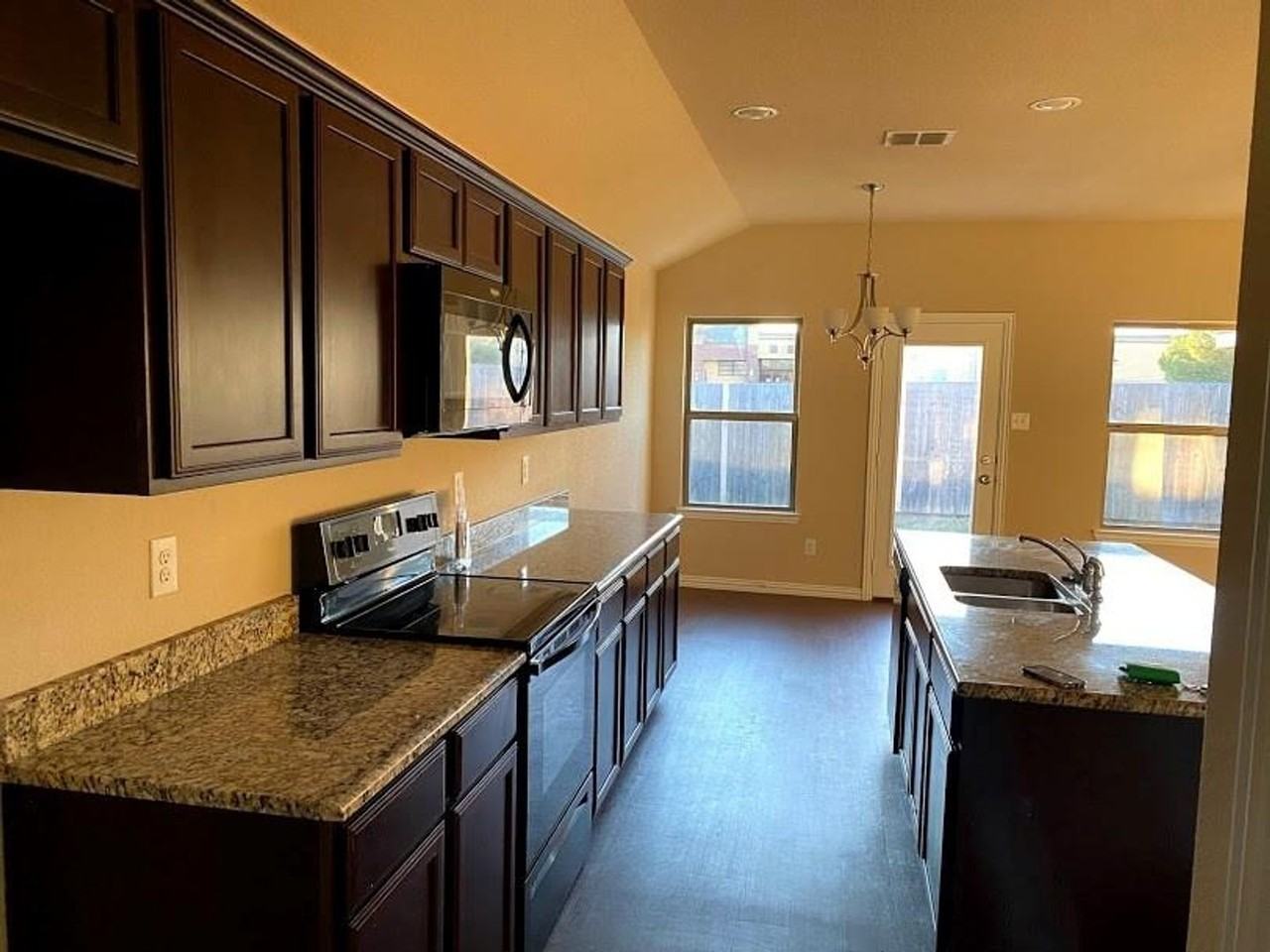 2853 Mesquite Rd - Photo 3 of 18