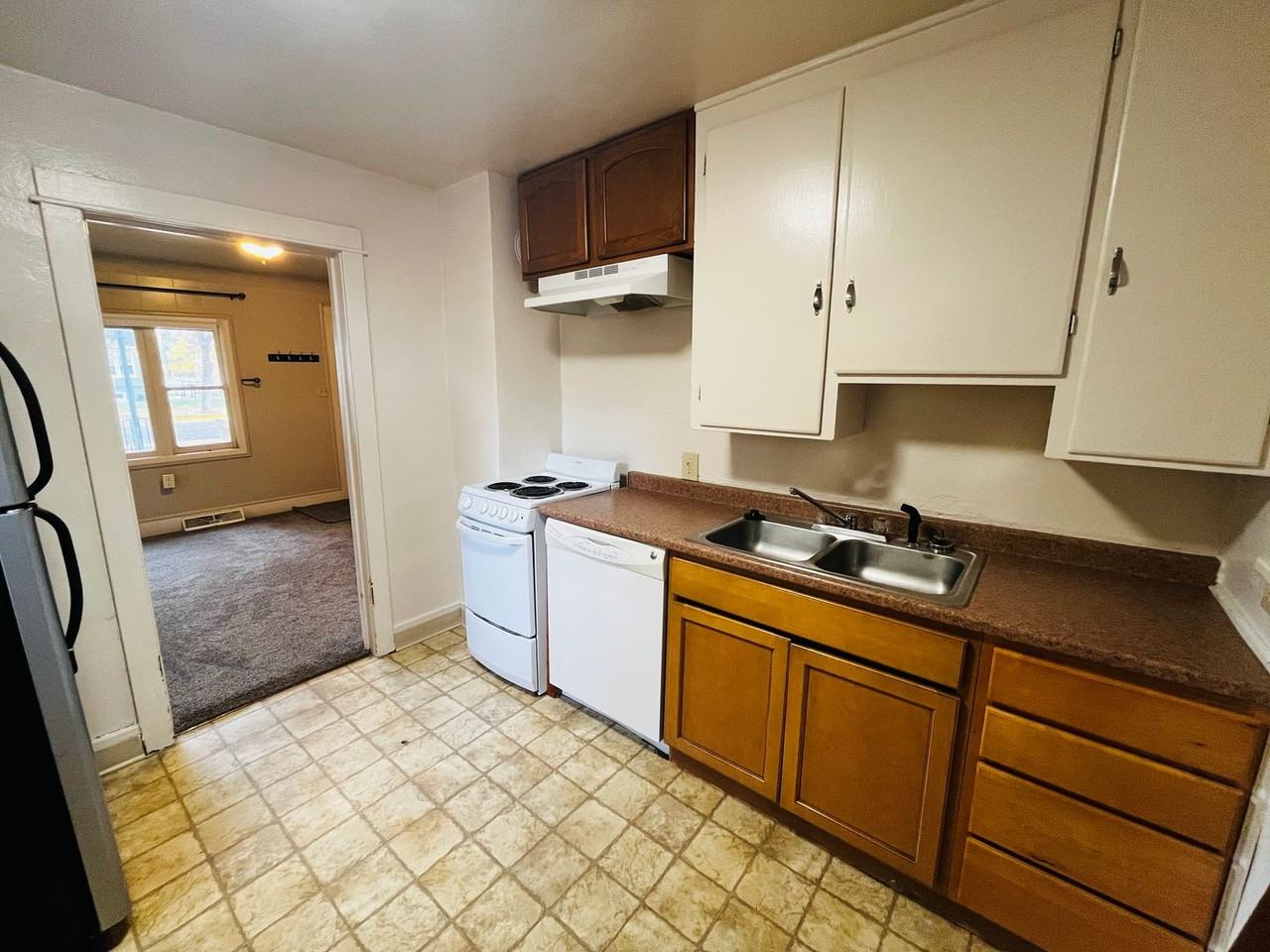 504 Cook Ave - Photo 3 of 19