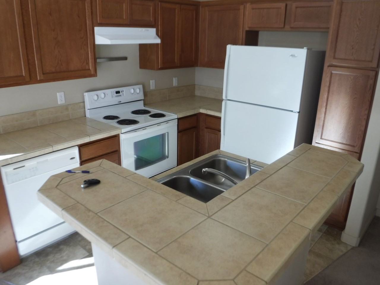 844 Ne Locksley Dr - Photo 2 of 15