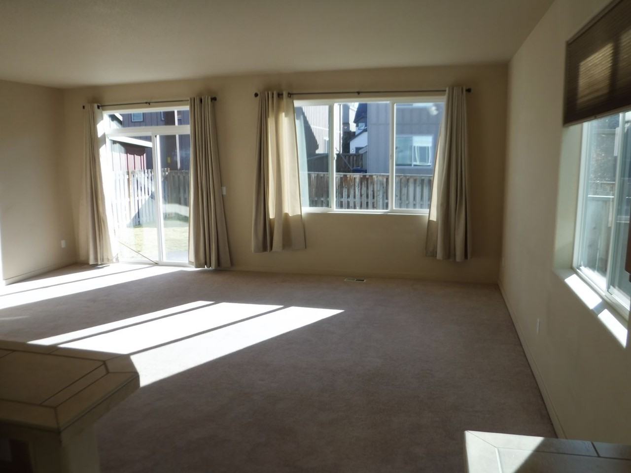 844 Ne Locksley Dr - Photo 3 of 15