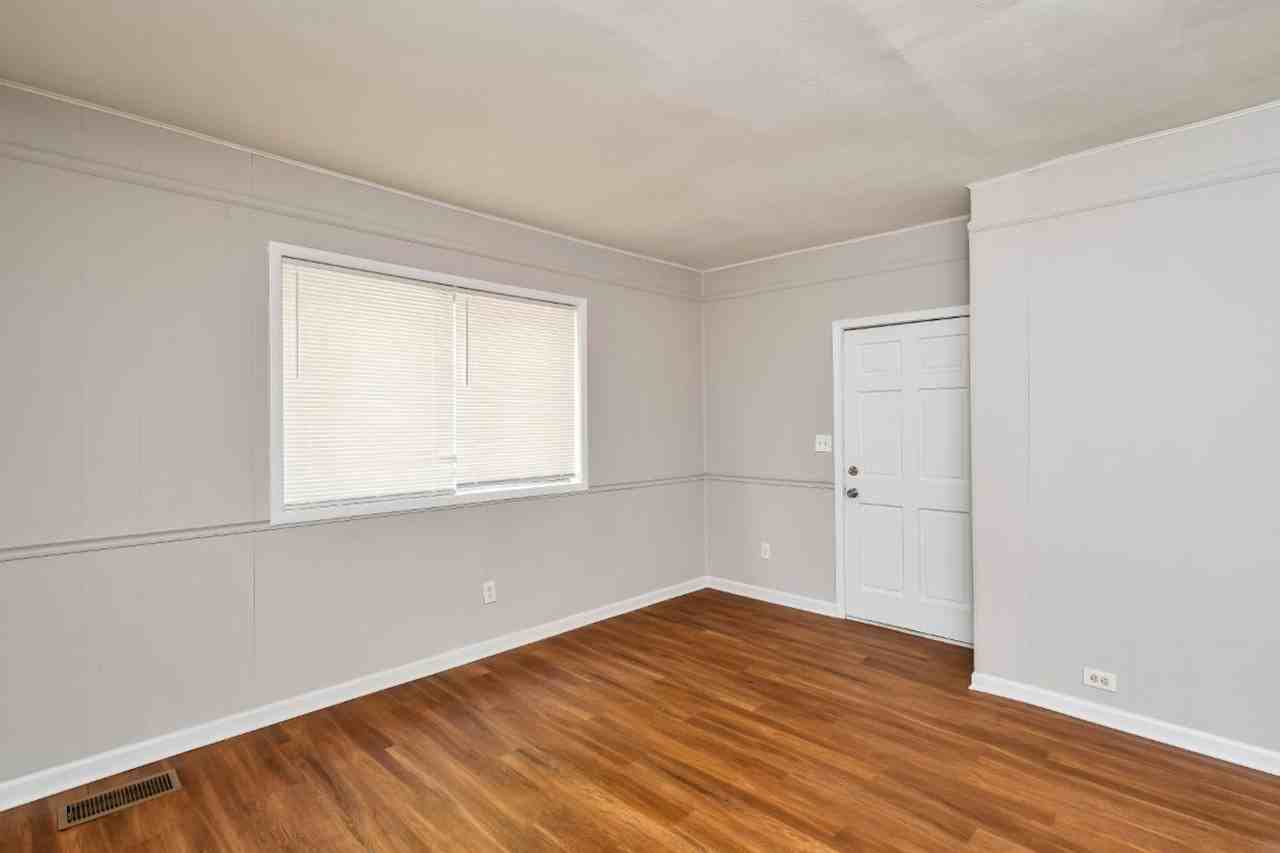 517 6th Street - Photo 5 of 22