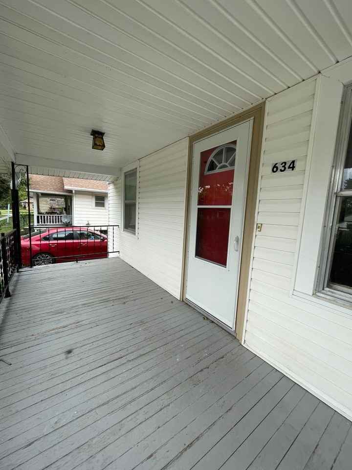 634 Wilson St - Photo 2 of 19