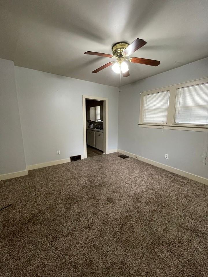 634 Wilson St - Photo 3 of 19