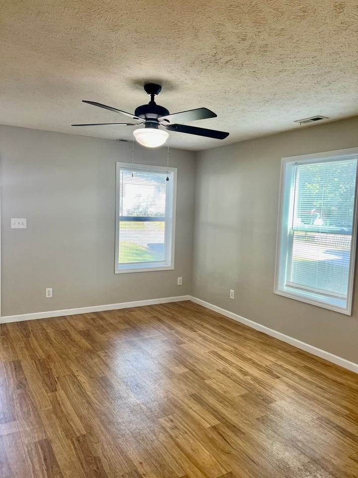 1120 Main St - Photo 2 of 12
