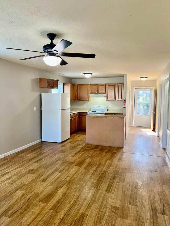 1120 Main St - Photo 3 of 12
