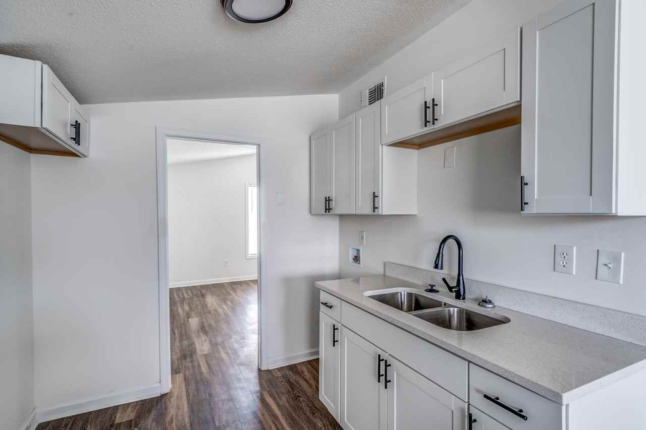 4980 Vickie Dr - Photo 5 of 34