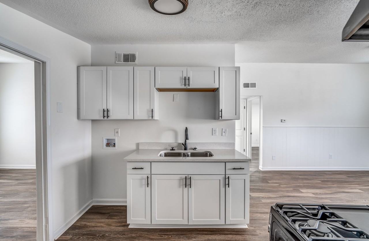 4980 Vickie Dr - Photo 7 of 34