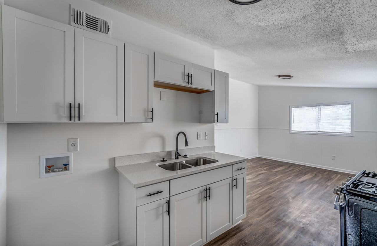 4980 Vickie Dr - Photo 4 of 34