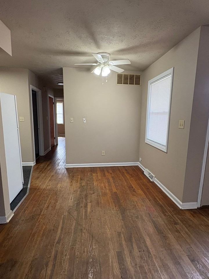 117 Strode Station Cir - Photo 2 of 8