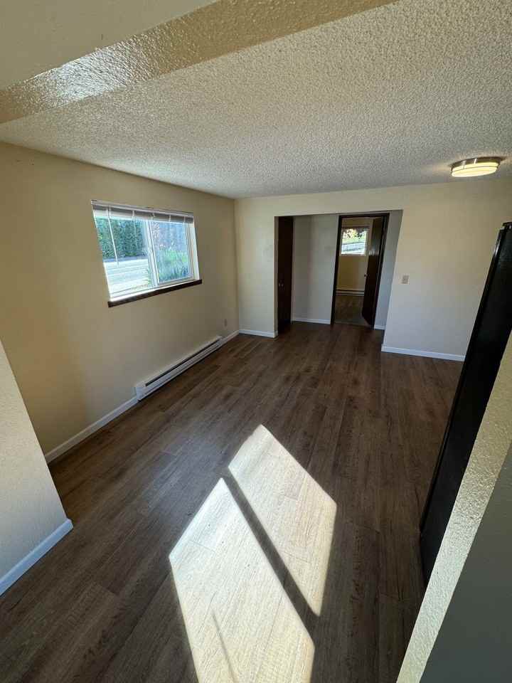 Pinewood Apartments - Photo 5 of 14