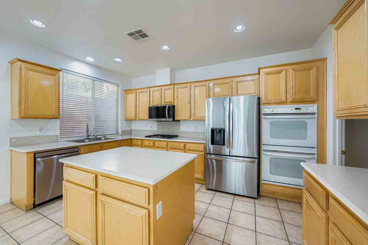 10701 Sapphire Vista Ave - Photo 7 of 17