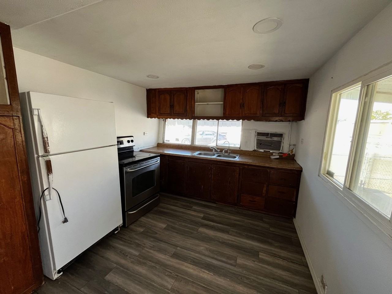 455 Clark Ln - Photo 4 of 9