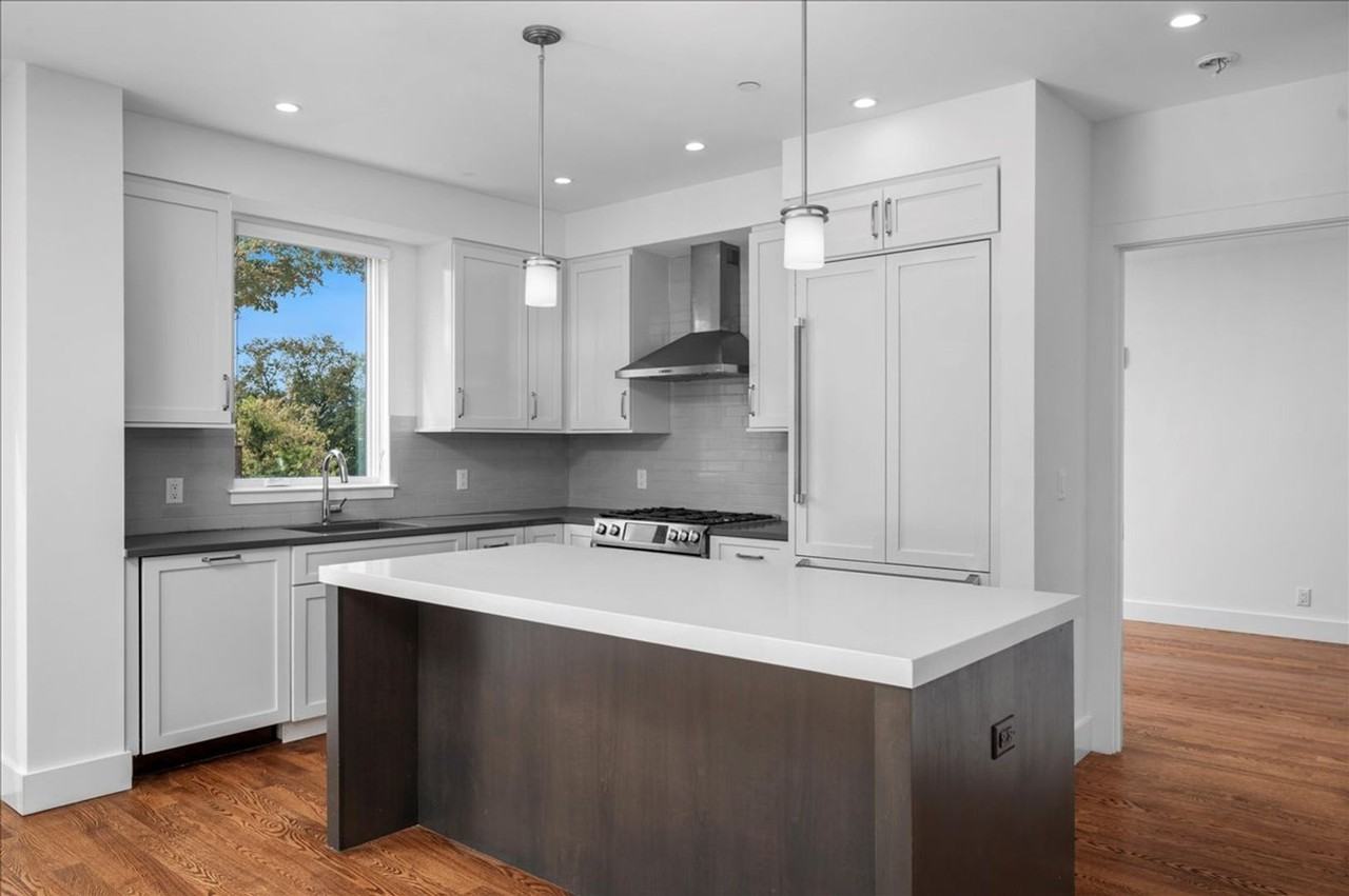 Marina Court - Photo 5 of 39