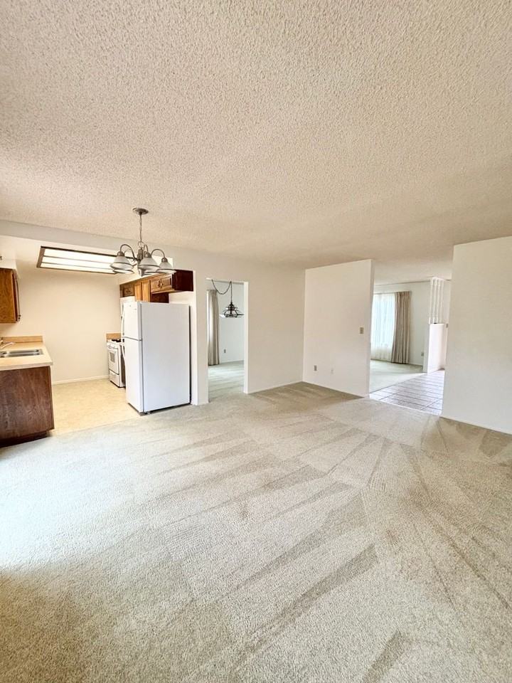 109 North W Street - Photo 6 of 25