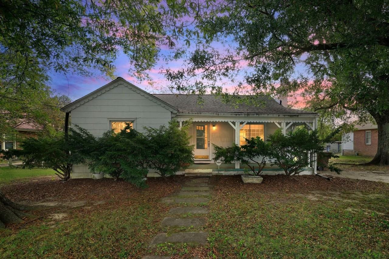 1106 Elwell Ave - Photo 2 of 29