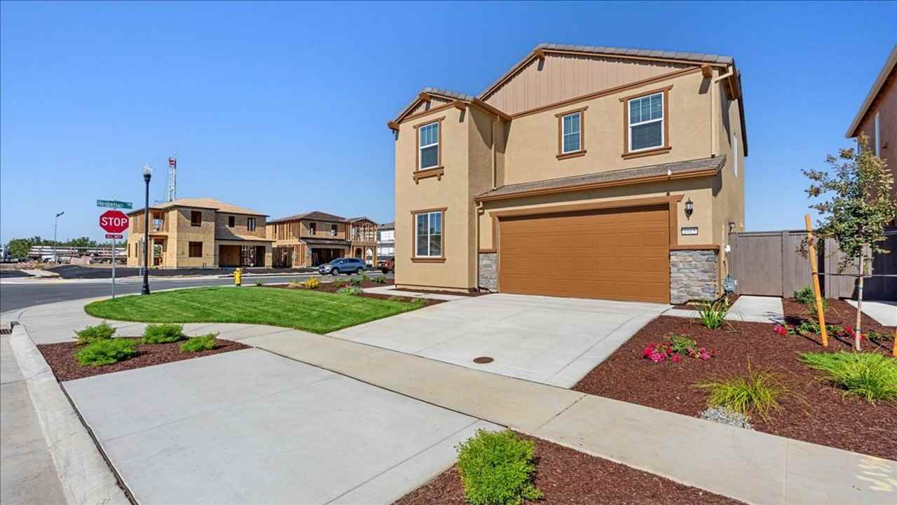 1045 Lost Creek Ranch Dr - Photo 2 of 34