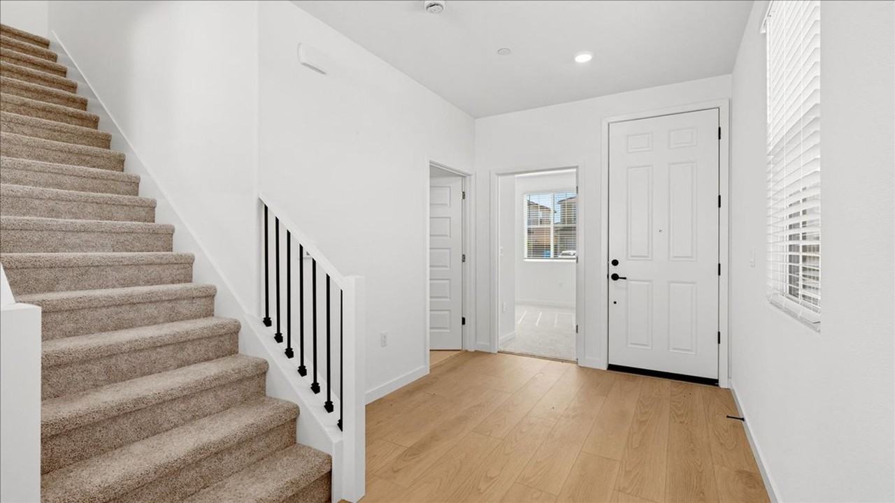 1045 Lost Creek Ranch Dr - Photo 3 of 34