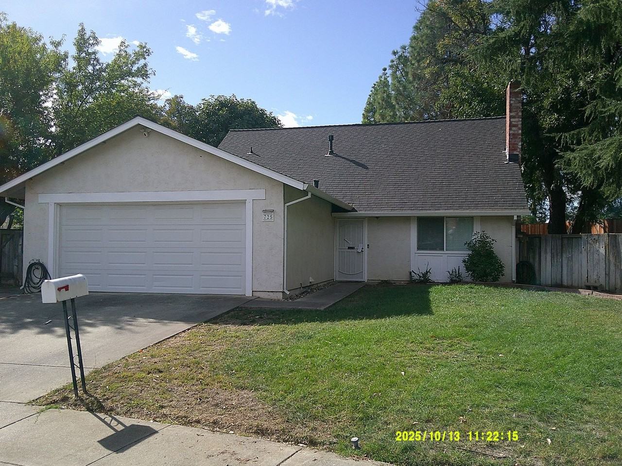 725 Devonshire Court - Photo 2 of 33