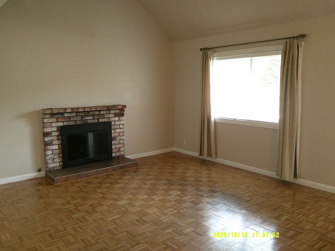 725 Devonshire Court - Photo 3 of 33