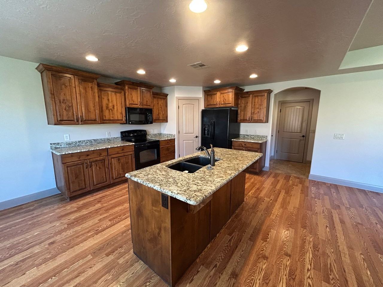 157 E Foothill Dr - Photo 6 of 46