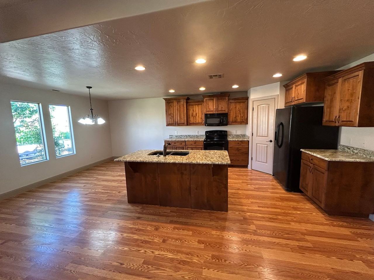 157 E Foothill Dr - Photo 7 of 46